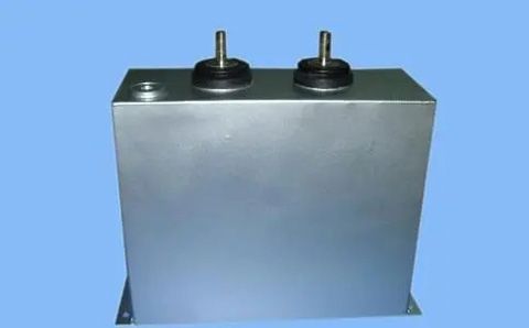 電容器充放電的原理是什么？